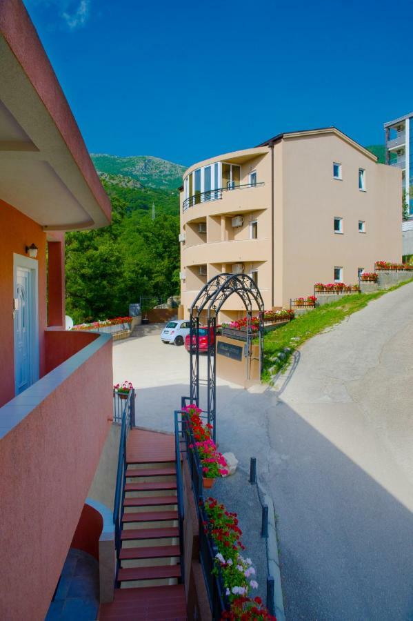 Alessandra Apartments Свети Стефан Екстериор снимка
